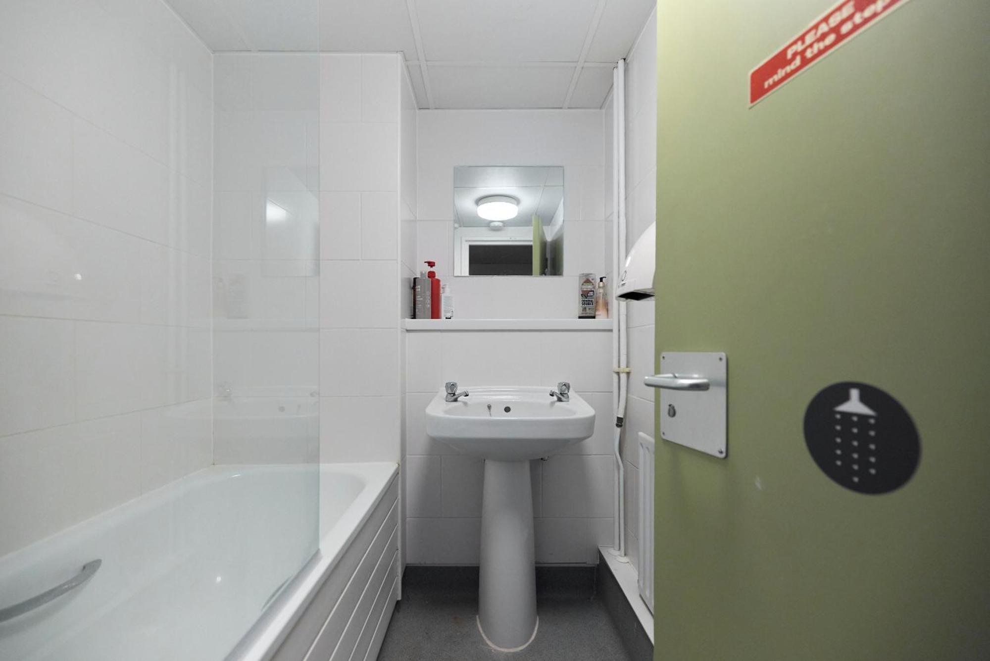 Louise House Hostel ロンドン エクステリア 写真